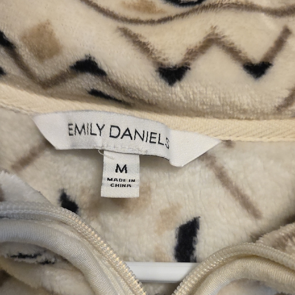 Aztec Patterned Zip-Up Sweater - Picture 2 of 3